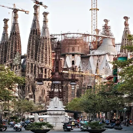 Eric Voekel Boutique - Sagrada Familia Apartment